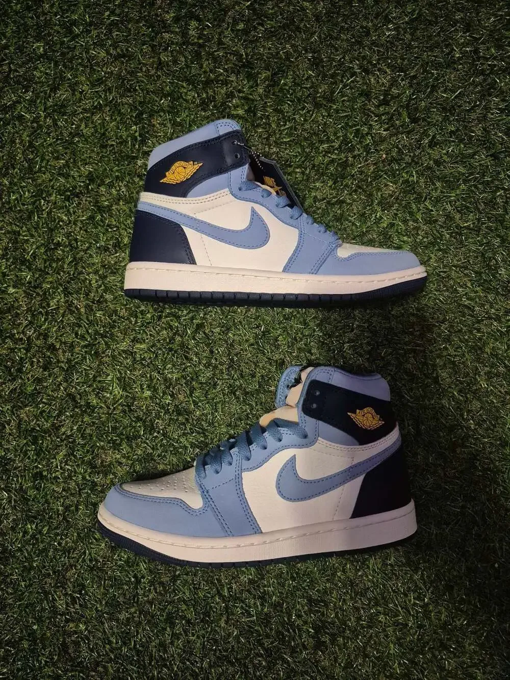 Air Jordan 1 Retro High OG First In Flight University Blue Midnight Navy
